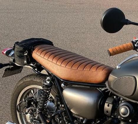 W650 ワンオフ純正カスタムシート 純正 W400 W800 W400, W650, W800 カスタムシート タイプ1 オメガレーサー