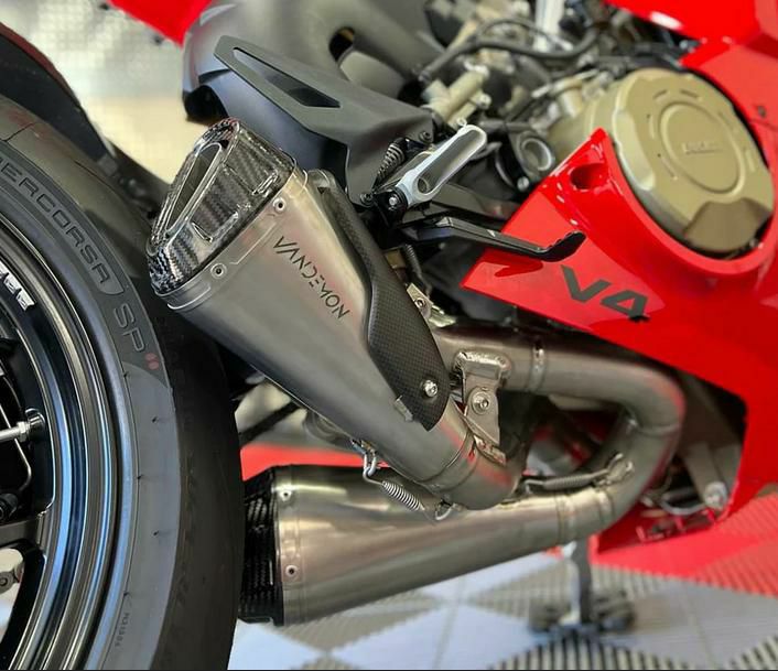 DUCATI ストリートファイター|カスタムパーツ |バイクパーツ専門店