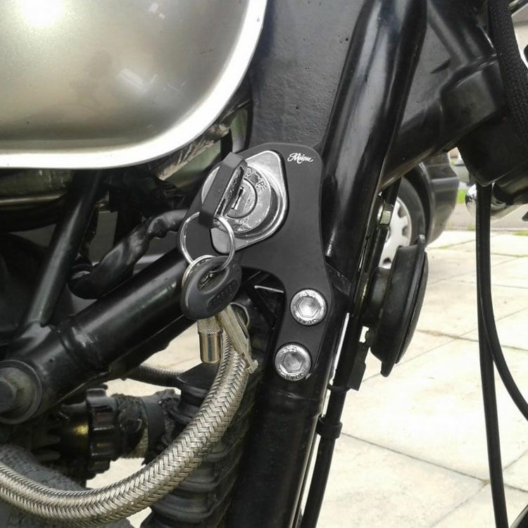 トライアンフ Thruxton(スラクストン)／R |電装・灯火類・メーター