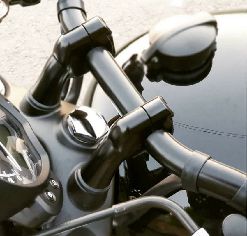 Triumph Speed Twin・Thruxton 純正ヘッドライトステー スラクストン1200R ヘッドライトステー 左 トライアンフ(TRIUMPH) 純正