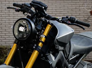 MT-09/FZ-09/XSR900 アルミ ヘッドライトステー ブラック MOTODEMIC