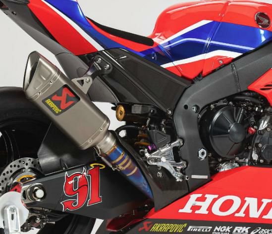 Akrapovic (アクラポヴィッチ) スリップオンマフラー・カーボン