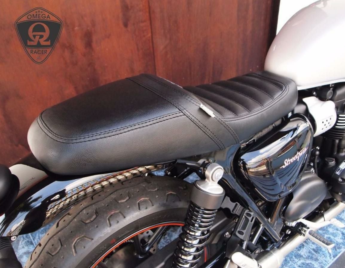 トライアンフ StreetCup シート Omega Racer
