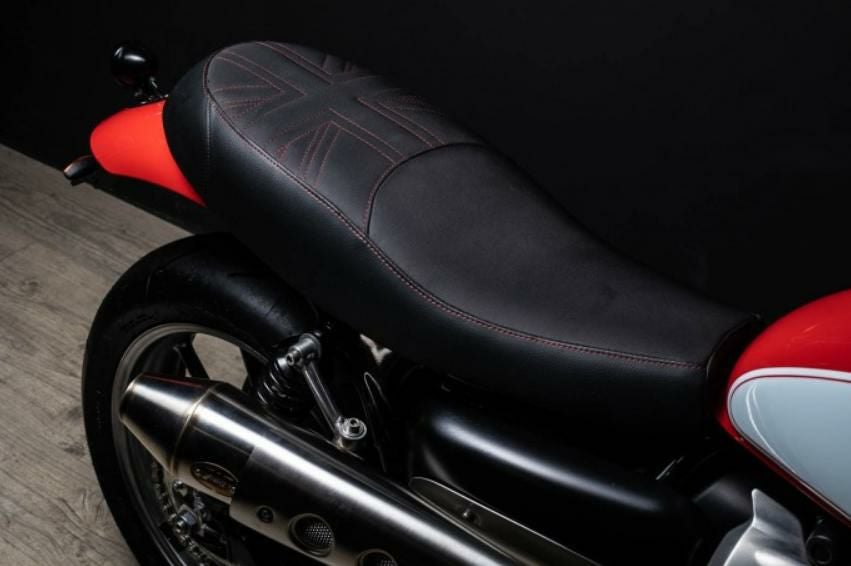 トライアンフ ストリートツイン シート FCRオリジナル