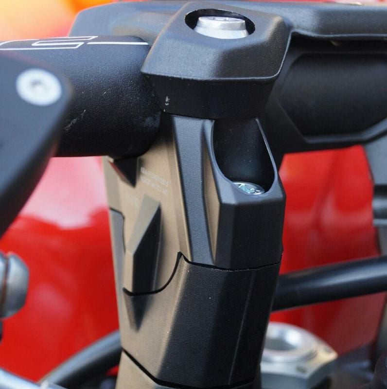 BMW S1000R ハンドルバー・ライザー