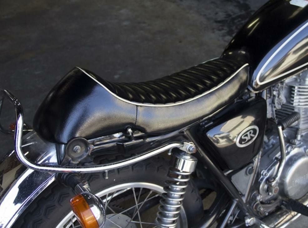 BigOne SR400 SR500 カフェ シート リベット ヤマハ SR400/500 カフェレーサーシート Type2 モーターロック