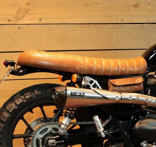 トライアンフストリートツイン　純正張替シート　ブラウンダイヤカット　ヒーター付き トライアンフ (Street Twin)ストリートツイン|シート|モトパーツ(MOTO