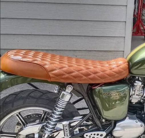 ブリティッシュビート　空冷ボンネビルT100シート British Customs シート バイクパーツの専門店 | ＜公式＞モトパーツ