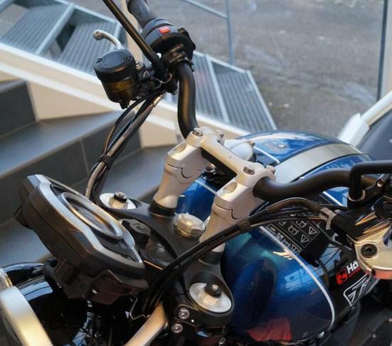 シルバー2本 トライアンフ スクランブラー1200|カスタムパーツ|モトパーツ(MOTO PARTS)