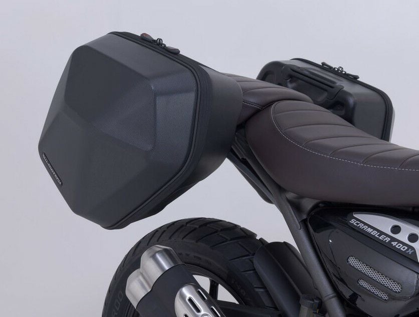 トライアンフサイドバック バイク ウェア Triumph モダンクラシックス用レザーサドルバッグ 左側