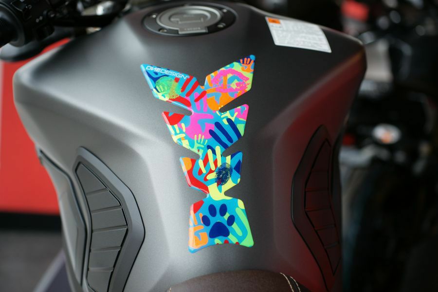 プリント(print) タンクパッド Hands | バイクカスタムパーツ専門店