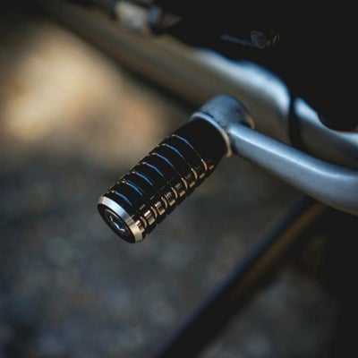 空冷・水冷 T100 T120  スクランブラー スピードツイン900 ストリートツイン ボバー スピード400等 シフトペダルペグ ブラック Motone_1