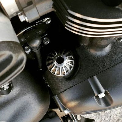 Motone ロズウェル エンジンオイルフィラーキャップ ブラック/ポリッシュシルバー トライアンフ_1