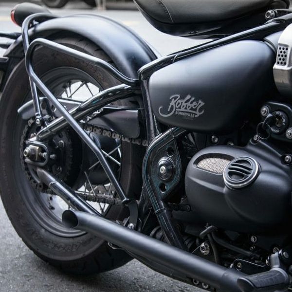 トライアンフ ボンネビル(Bonneville) ボバー |バッグ |サポート トライアンフ ボンネビル(Bonneville) ボバー |バッグ |サポート