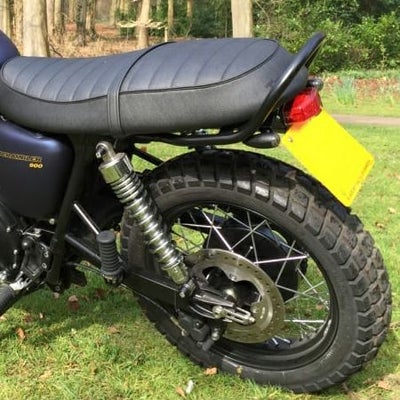 【セール】空冷T100/SE/スクランブラー/スラクストン リアフェンダーレス/ルーカスタイプテールライトキット Motone_1