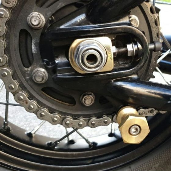 ワンダーカインド　ボンネビル　チェーンアジャスターブロック　triumph Motone ビンテージブラス・チェーンアジャスターキット トライアンフ