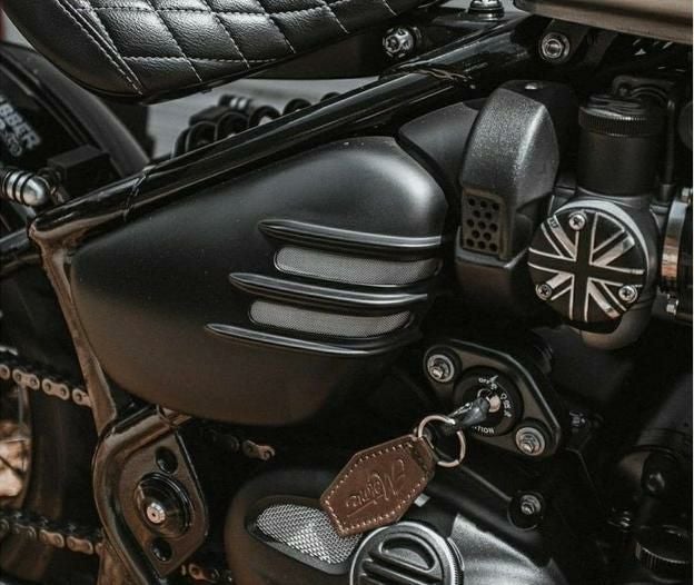 Motone リブデザイン サイドカバーマットブラック Bobber/Speedmaster