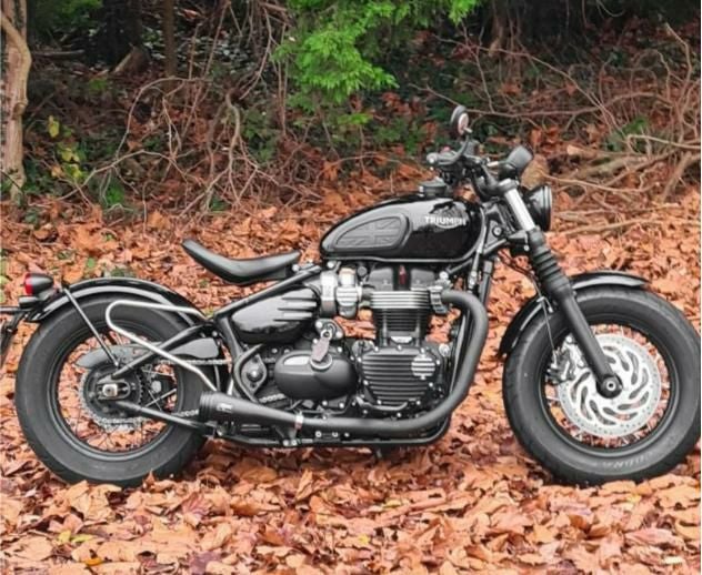Motone リブデザイン サイドカバーマットブラック Bobber/Speedmaster