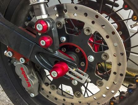 Free Spirits Brembo リアキャリパー(チタン) ディスクローター