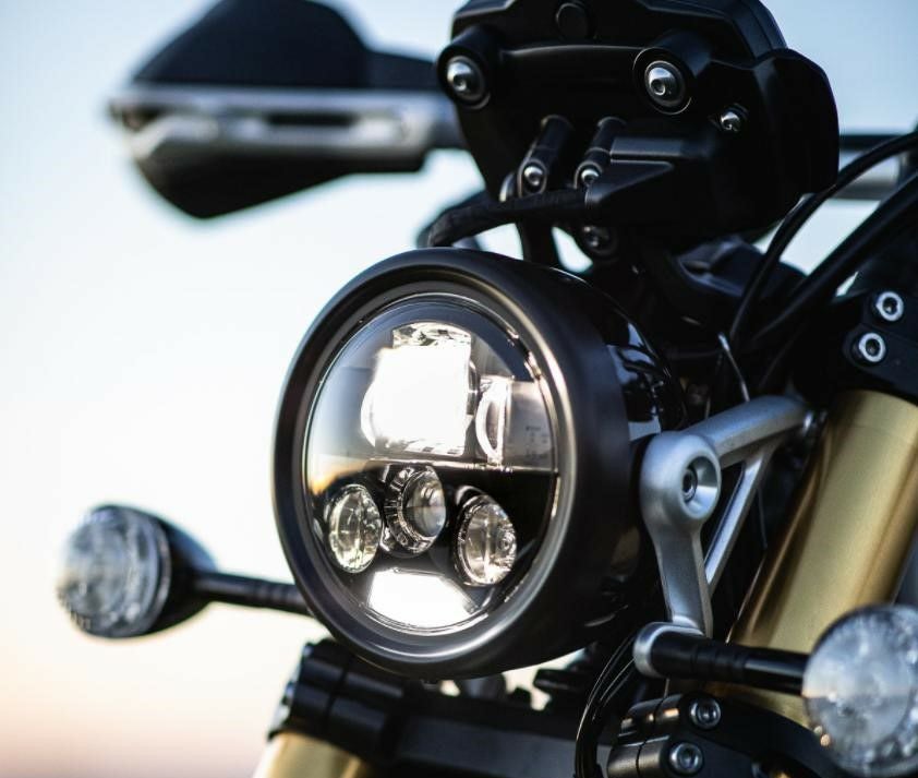 トライアンフ　ボンネビル　T1200 ヘットライト美品 トライアンフ ボンネビルT100/T120 ヘッドライト＆スピードメーター