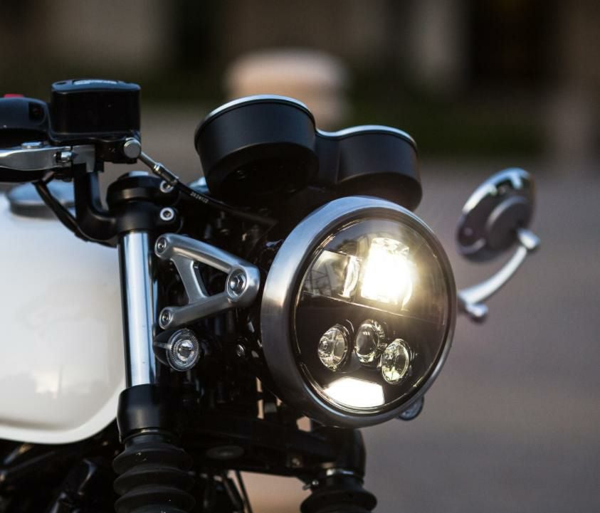 トライアンフ　TRIUMPH ヘッドライト LED ジャンク品 トライアンフ Scrambler(スクランブラー) |ヘッドライト＆ブラケット