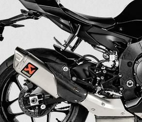 エ*ウ様 YZF-R1 AKRAPOVICスリップオンチタンカーボンマフラー JMCA認証) SLIP ON LINE チタン | AKRAPOVIC