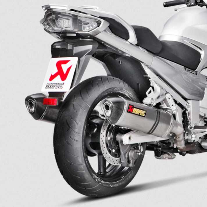 Yamaha FJR1300 (13-20) スリップオンマフラー（チタン） AKRAPOVIC_1