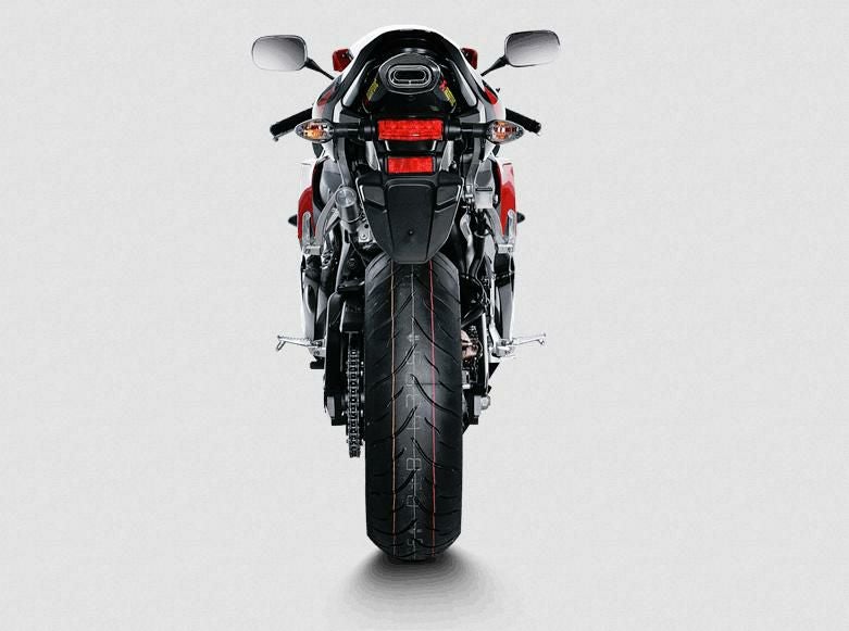 （釣り大好きマン）SHARK カーボスリップオンマフラー　cbr600rr Akrapovic (アクラポヴィッチ) スリップオンマフラー・EC規格
