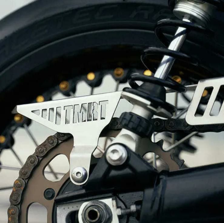 Tamarit タマリット チェーンカバー 2.0 トライアンフ Thruxton/R 1200-01