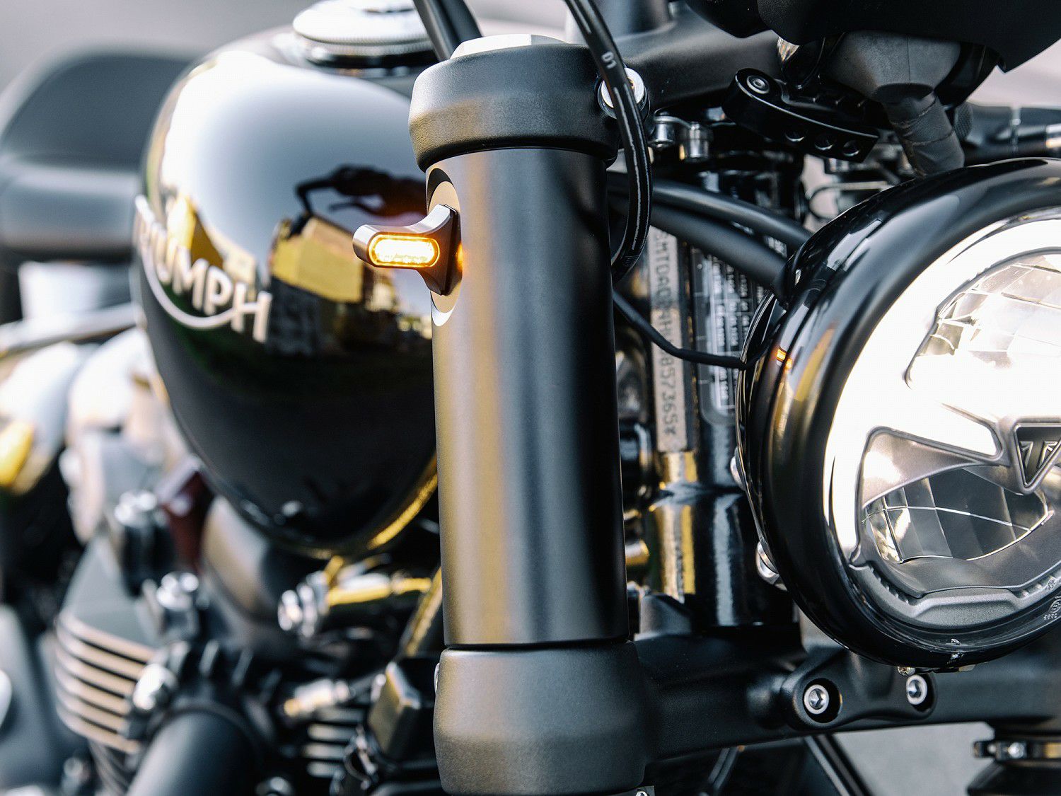 トライアンフ ボバー LEDウインカー 水冷ボンネビル フレーム