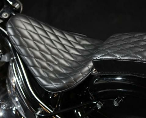 グッズ(GOODS) SADDLE ダイヤモンド ブラックソロシート ヤマハ ドラッグスター DS400/DSC400-01