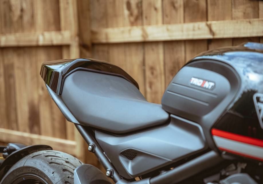 POWERBRONZE シートカウル/ハンプカバー トライアンフ TRIDENT660