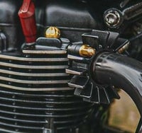Motone ビッグフィン・エキゾーストクランプ コントラストカット Triumph トライアンフ 水冷ツイン用_1