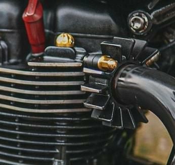 Motone ビッグフィン・エキゾーストクランプ コントラストカット Triumph トライアンフ 水冷ツイン用_1