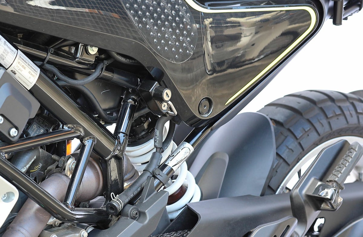 KIJIMA(キジマ) ヘルメットロック スヴァルトピレン125/250/400 ヴィットピレン401_1