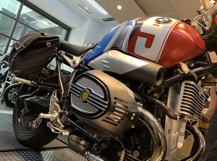BMW RnineT 14-20 シリンダーヘッドカバー エンジンガード 左右セット