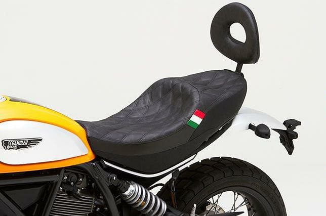 ドカティDucati 「900replica」パーツコピーコピー英語版　①　送料込み！ DUCATI 2025-2026 StreetFighter V4 カーボン製 ヒールガード