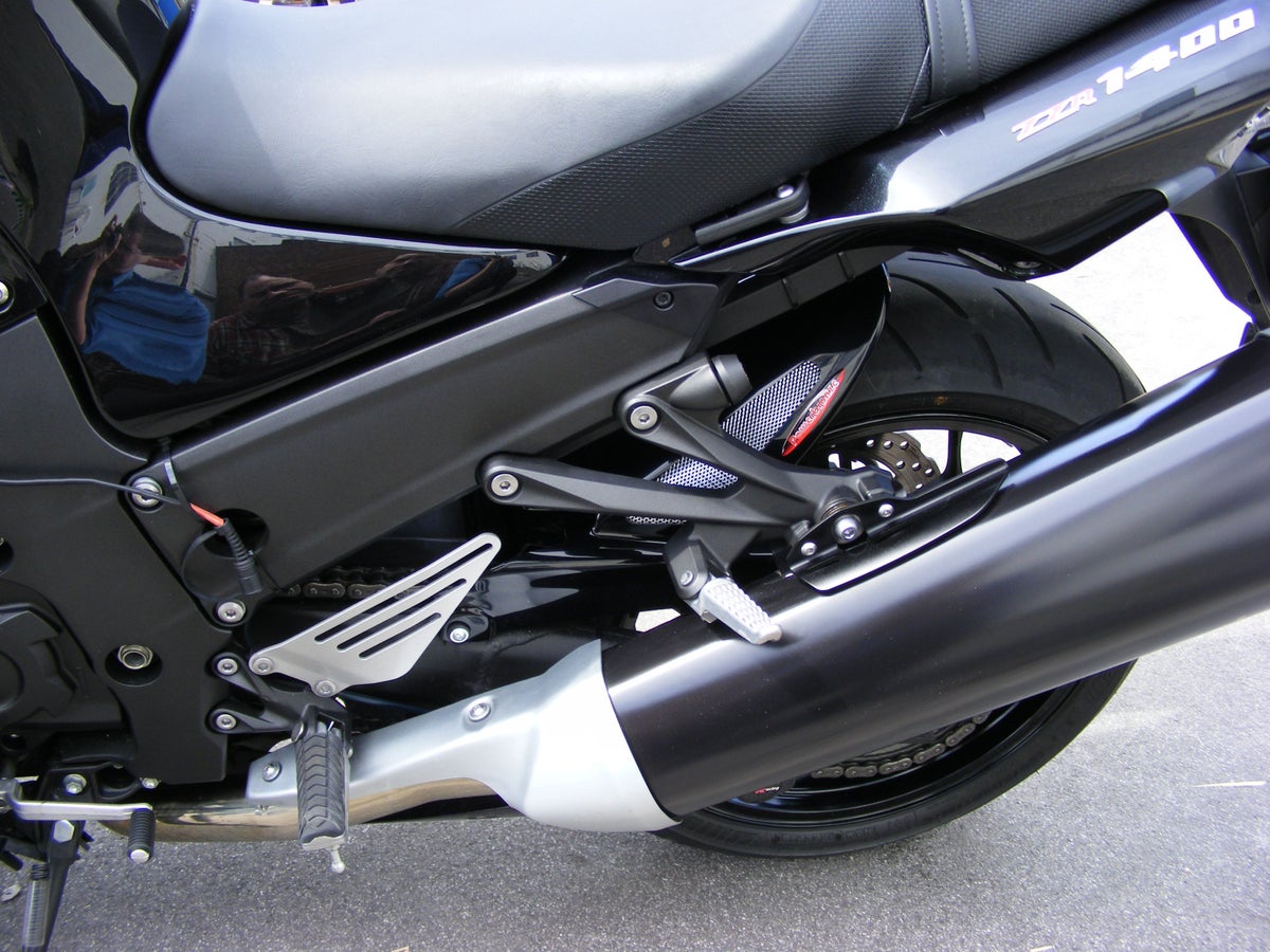 ZZR1400/ZX-14R ブラック/シルバーメッシュ リアフェンダー チェーンカバー  HUGGER カワサキ POWERBRONZE_1