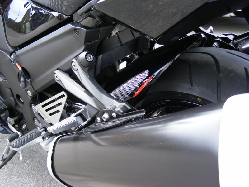 ZZR1400/ZX-14R ブラック/シルバーメッシュ リアフェンダー チェーンカバー  HUGGER カワサキ POWERBRONZE_2