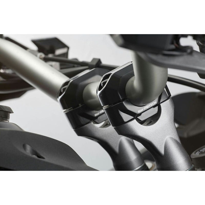 テネレ700 19-26 SW-MOTECH ハンドルバーライザー 30mm ブラック | バイクカスタムパーツ専門店 モトパーツ(MOTO  PARTS) オートバイのハンドルバーライザー 用 テネレ700 用 ラリー アクセサリーハンドルバーライザーオートバイのハンドルバーの高さの増加