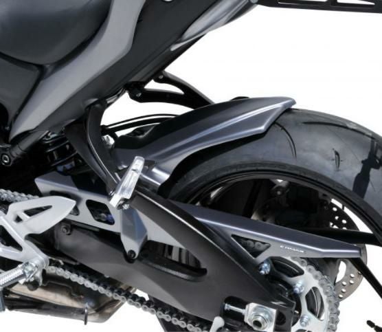 スズキ GSX-S1000 2015-2021 チェーンガード/リアフェンダー HUGGER