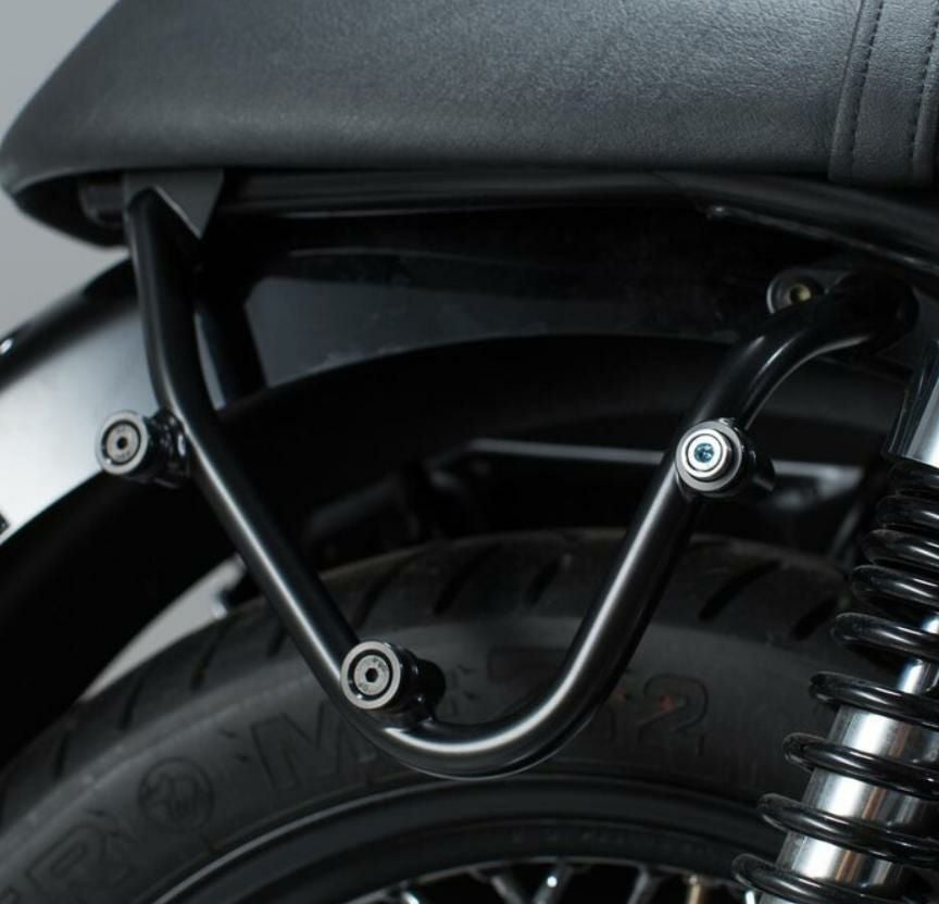 SW-MOTECH ウィンドスクリーン シルバー Triumph ストリートスクラン