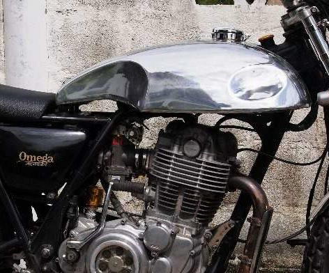 SR400FI アルミ フューエルタンク ポリッシュ オメガレーサー Mugello