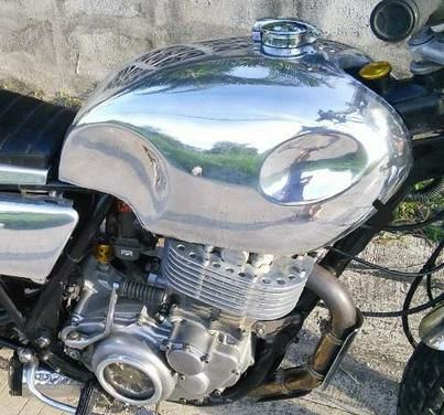 SR400FI アルミ フューエルタンク ポリッシュ Vallelunga オメガ