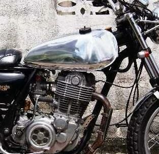 【期間限定値下げ】SR400 タンク（極美品） 限定300個】1万8000円でSR400の燃料タンク（1/6スケール）をゲットせよ
