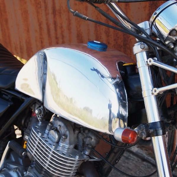 SR400FI アルミ フューエルタンク Mojave Scrambler オメガレーサー