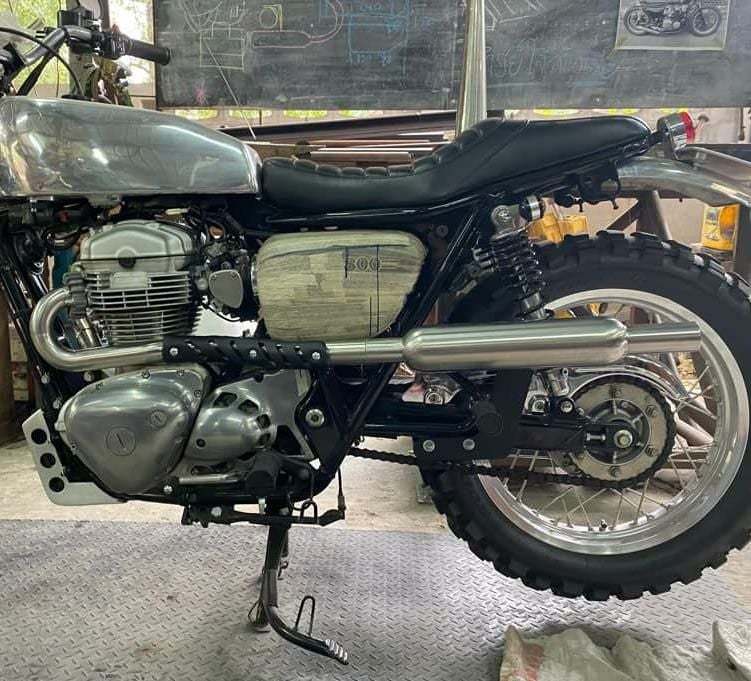 W800 キャブトンスクランブラー 2-1 アップマフラー フルエキ オメガ