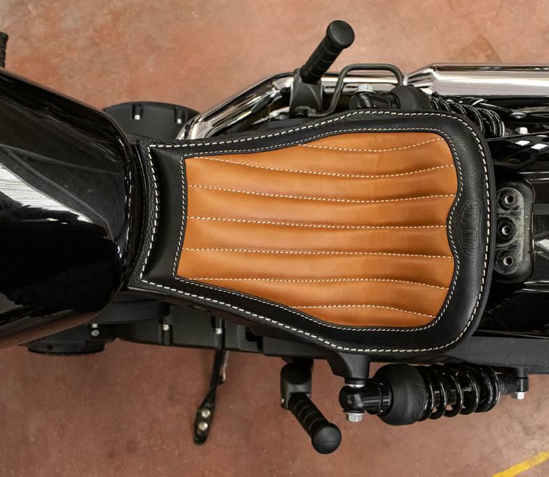 インディアン　スカウトボバー　トゥエンティ　純正シート Amazon | Polaris 2018-2021 純正 インディアン スカウト ボバー
