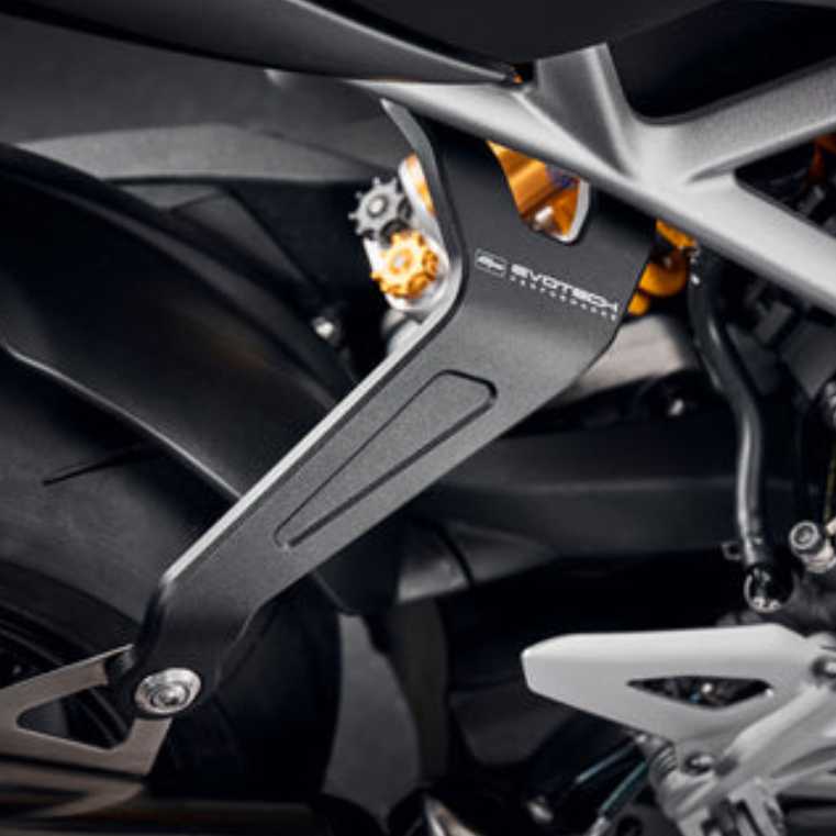 トライアンフ スピードトリプル 1200RS 21- エキゾーストマフラーブラケット ブラック  エヴォテックパフォーマンス_1