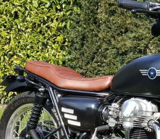 W400, W650, W800 カフェ シート オールブラック オメガレーサー